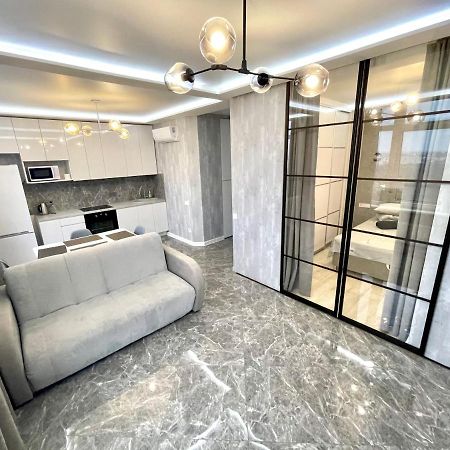 Сozy 704 Sunrise Apartments On The 22Nd Floor In The Center Odessa Esterno foto