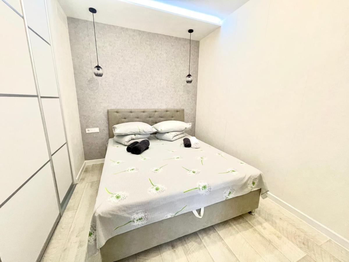 Сozy 704 Sunrise Apartments On The 22Nd Floor In The Center Odessa Esterno foto