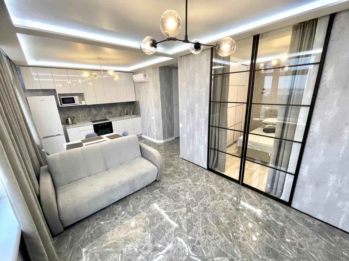 Сozy 704 Sunrise Apartments On The 22Nd Floor In The Center Odessa Esterno foto
